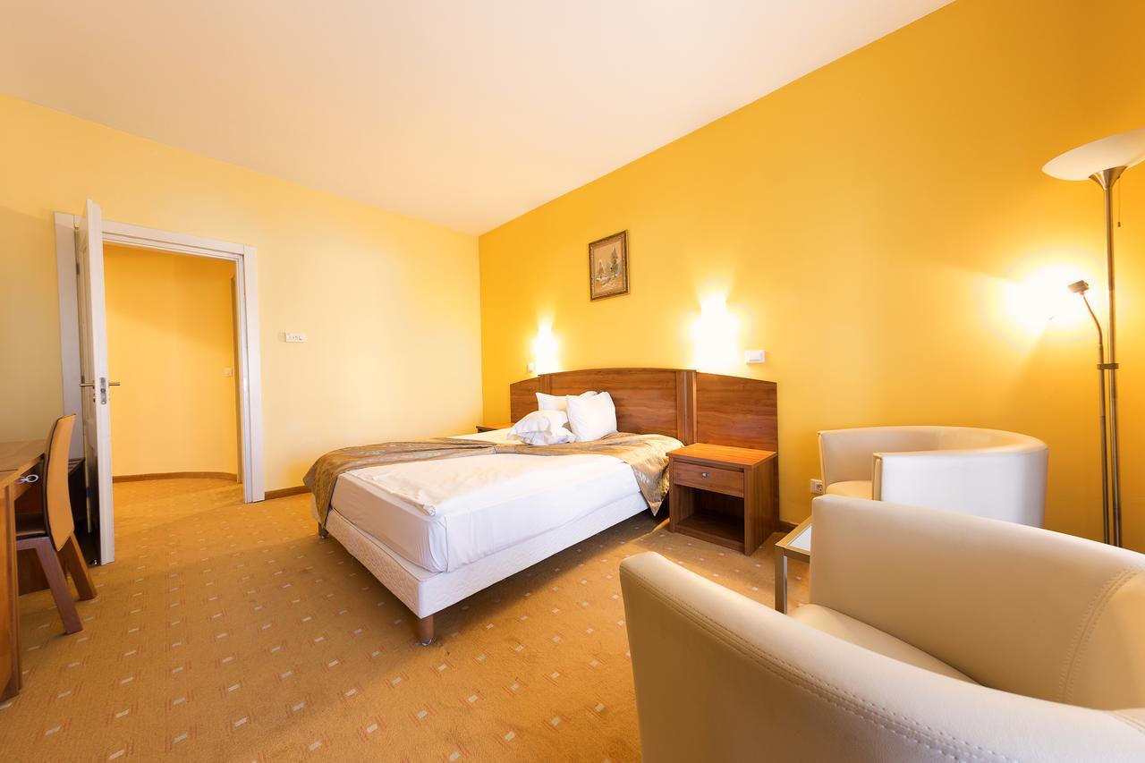 Hotel Parc Alba Iulia Bagian luar foto