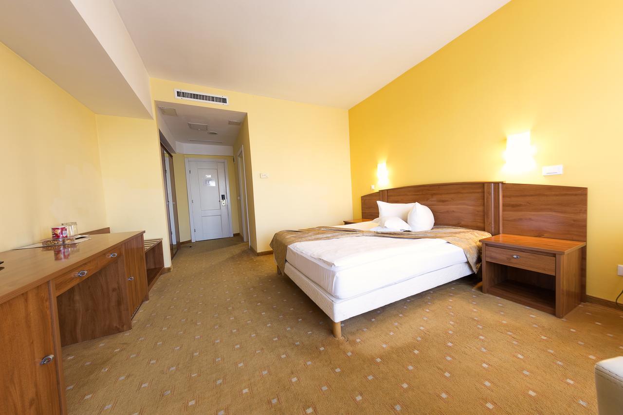 Hotel Parc Alba Iulia Bagian luar foto