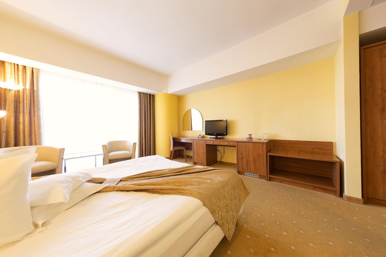 Hotel Parc Alba Iulia Bagian luar foto