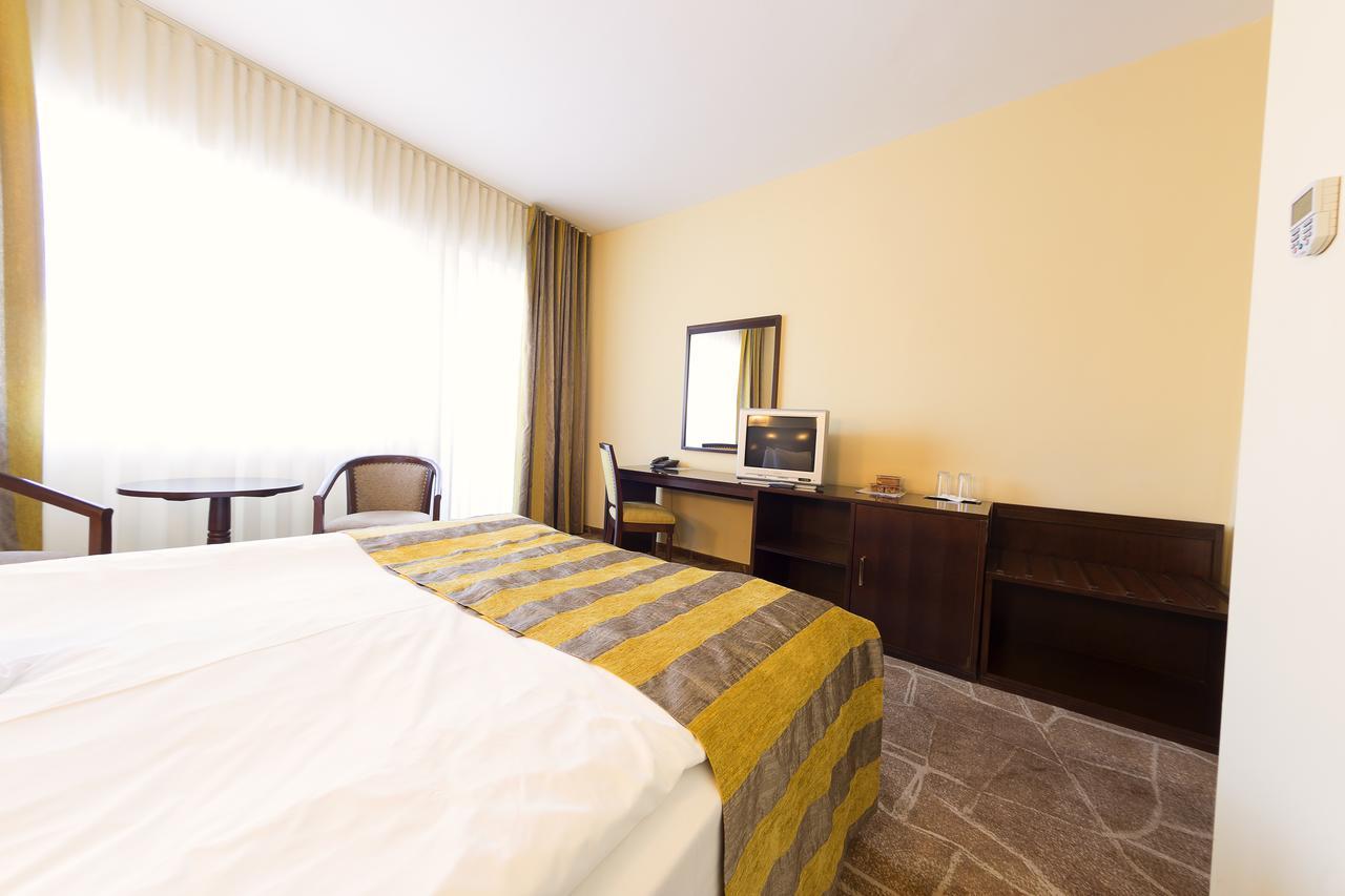 Hotel Parc Alba Iulia Bagian luar foto
